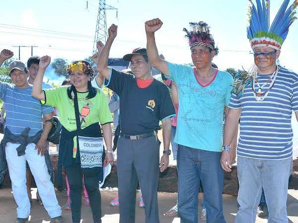 Por mais investimento na educa&ccedil;&atilde;o, ind&iacute;genas mant&eacute;m bloqueio na MS-156 