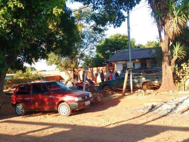 Ap&oacute;s saber de morte de irm&atilde;o, policial militar armado agride moradora 