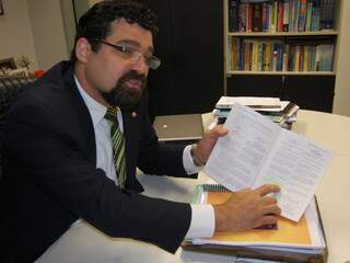 Promotor aponta na legislação embasamento para opinião sobre maioridade penal. (Foto: Simão Nogueira)