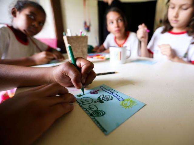 MEC tem agora secretarias para alfabetiza&ccedil;&atilde;o e escolas militares