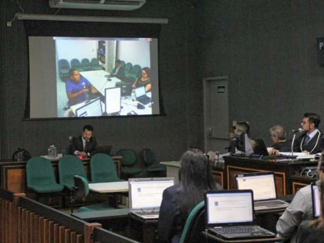 J&uacute;ri inocenta r&eacute;u por participa&ccedil;&atilde;o em assassinato ap&oacute;s briga generalizada