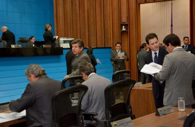 Assembleia aprova programa que renegocia d&iacute;vidas com a Agehab