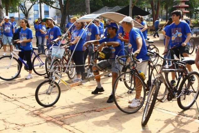 Evang&eacute;licos promovem passeio cicl&iacute;stico e evento na pra&ccedil;a do R&aacute;dio 