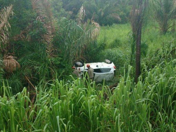 Chuva forte causa alagamento, queda de &aacute;rvores e acidente de tr&acirc;nsito