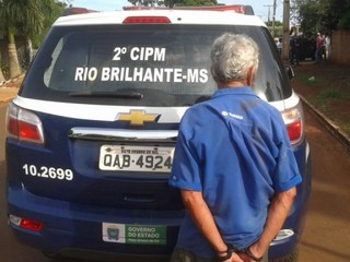 Briga por im&oacute;vel termina com suspeito preso ap&oacute;s atirar contra dois homens 