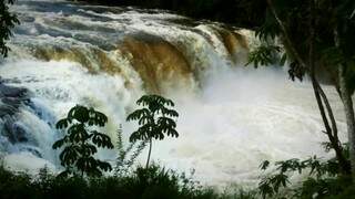 Com quedas d&#039;água desafiadoras, o Rio Aporé passa a apenas 3 km do centro da cidade de Cassilândia (Foto: Reprodução)