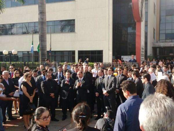 Ju&iacute;zes e procuradores protestam contra mudan&ccedil;as em pacote anticorrup&ccedil;&atilde;o