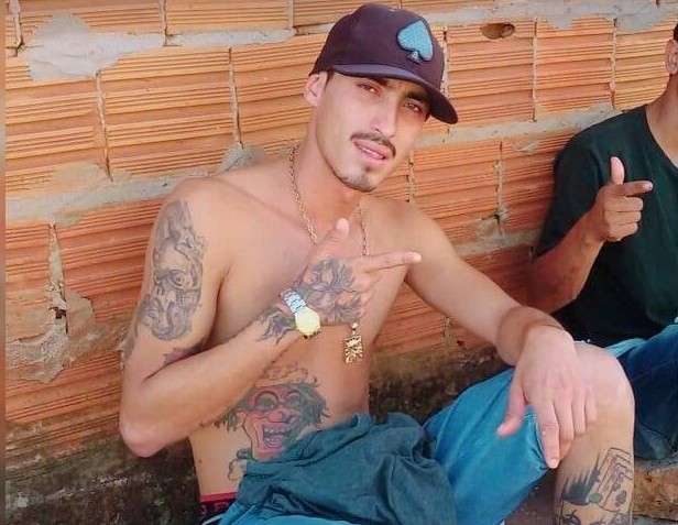 Carbonizado tinha 22 anos e morreu por causa de foto no Facebook 