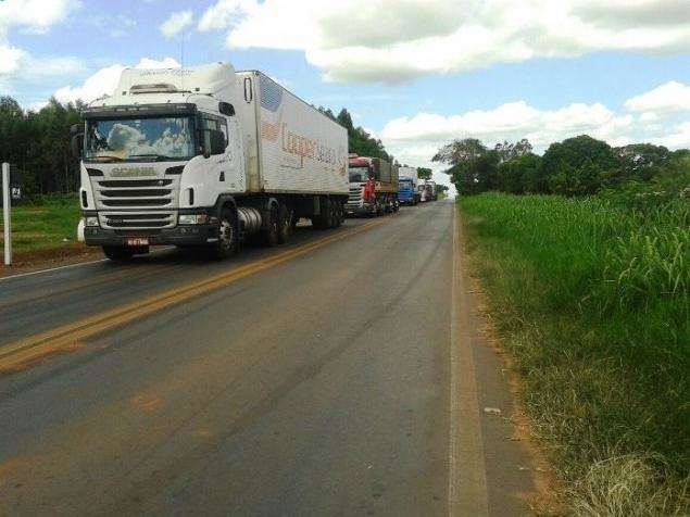 Caminhoneiros liberam MS-134 e continuam 9&ordm; dia de protesto na MS-276 