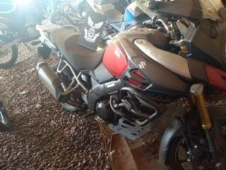 Motocicleta com registro de roubo/furto foi recuperada pela polícia (Foto: Divulgação)