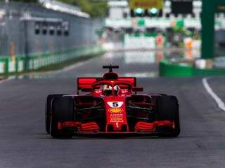Após um fim de semana discreto, Vettel voou na classificação e cravou a pole-position. (Foto: Scuderia Ferrari F1/Divulgação)