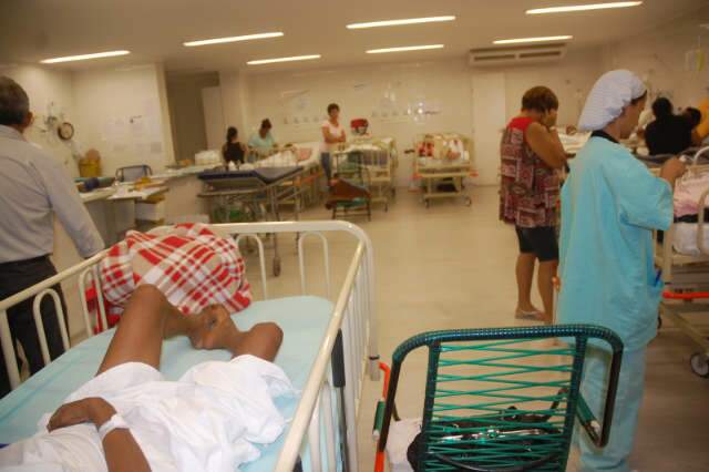  Superlota&ccedil;&atilde;o transforma pronto-socorros em &ldquo;leitos de interna&ccedil;&atilde;o&rdquo;