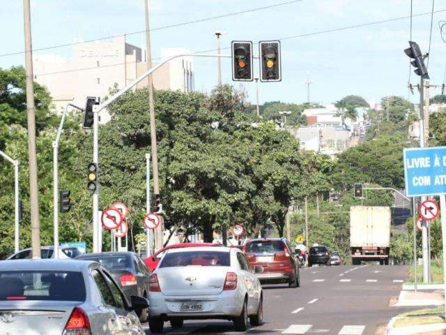 Sem&aacute;foro em alerta tumultua rua nova do Carand&aacute; Bosque