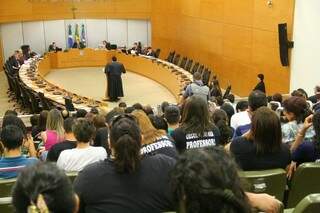 Plenário estava lotado e a denúncia foi aceita por unanimidade (Foto: Marcos Ermínio)