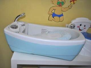 Banheira de hidromassagem para crianças até os 6 meses de vida. 