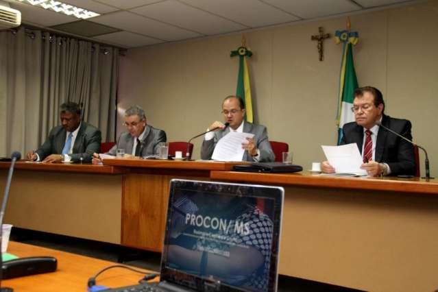 CPI dos Combust&iacute;veis ouve empres&aacute;rio e coordenador do Procon de Dourados
