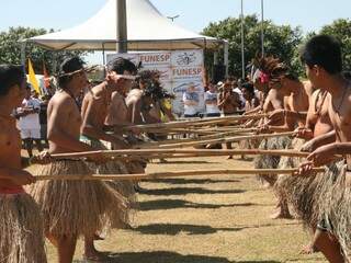 Jogos reúnem as comunidades indígenas em competições esportivas e também jogos tipicamente indígenas. (Foto: Divulgação)