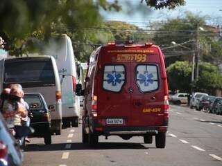 Ambulância que socorreu idosa (Foto: Fernando Antunes)