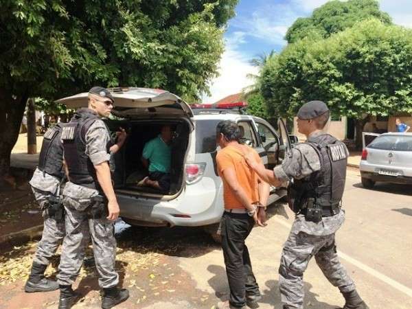 Boliviano &eacute; preso e internado no hospital para expelir c&aacute;psulas de coca&iacute;na