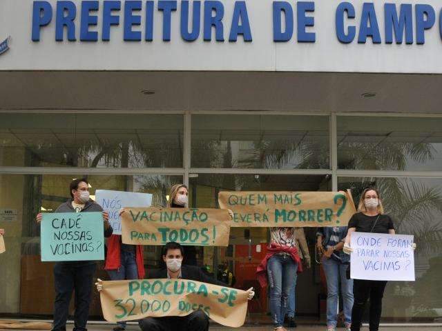 Depois de n&atilde;o conseguir imunizar os filhos, m&atilde;e pede &quot;vacina para todos&quot;