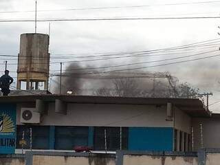 Polícia envia reforço para transferência de presos em Maracaju Polícia envia reforço para transferência de presos em Maracaju