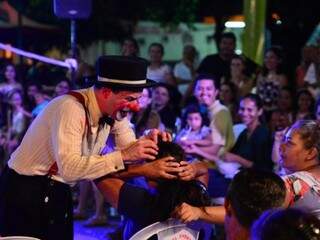 O palhaço Zabobrin interage com a plateia (Foto: Daniel Silva)