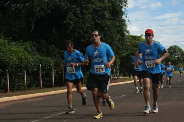 Com 9% da vis&atilde;o, paratleta chega em primeiro na Corrida das &Aacute;guas