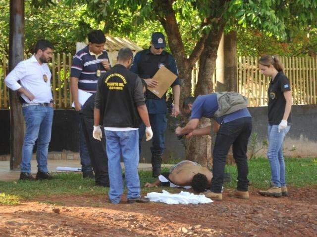 Homem é Encontrado Morto Com Marcas De Tiros Em Estrada Vicinal