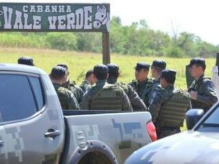 Dezesseis policiais estão no local. (Foto: Alcides Neto)