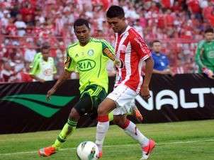 Palmeiras &eacute; derrotado nos Aflitos pelo N&aacute;utico e fica pr&oacute;ximo do rebaixamento