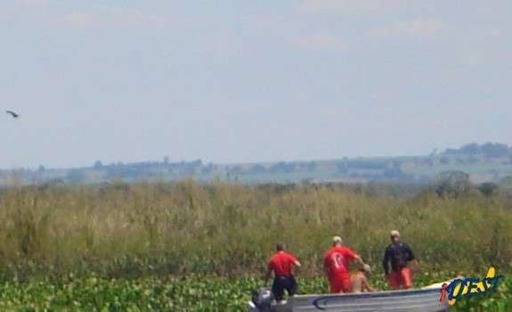 Bombeiros fazem buscas a homem que despareceu em rio 