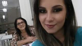 Ana Paula posta várias selfies ao lado da mãe Zahr no Facebook (Reprodução/Facebook)