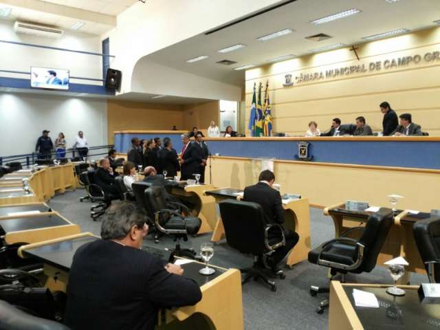 Partidos  m&eacute;dios iniciam movimento para elei&ccedil;&atilde;o e alguns j&aacute; definem candidatos