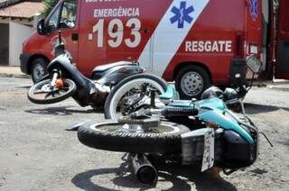 Uma mulher maior de idade tentou se passar por condutora do veículo, mas foi desmentida pelos bombeiros. (Foto: Márcio Rogério/ Nova News)