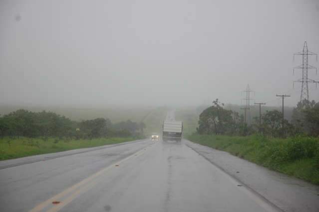  Chuva traz neblina e fecha o aeroporto para pousos
