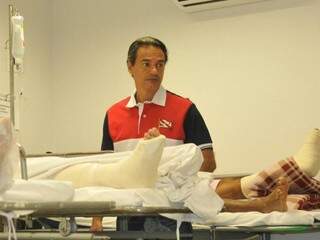 Marquinhos conversou com pacientes que esperam por cirurgias ortopédicas (Foto: Alcides Neto)