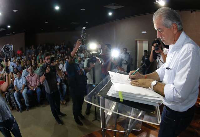 Governador lan&ccedil;a investimentos e destaca import&acirc;ncia das parcerias