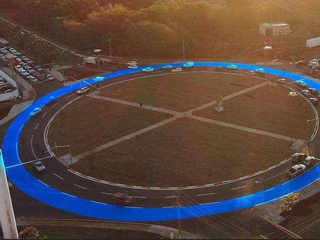 Teste acaba, mas motorista ainda n&atilde;o aprendeu a usar 3&ordf; faixa em rotat&oacute;ria