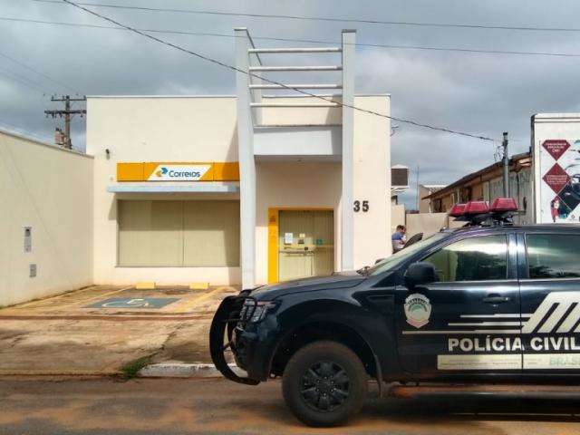 Assaltante rende funcion&aacute;rios e rouba dinheiro de ag&ecirc;ncia dos Correios