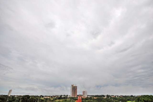 Sexta-feira amanhece nublada e previs&atilde;o &eacute; de chuva no fim da tarde 
