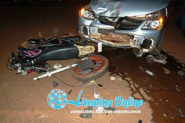 Motocicleta se parte ao meio ap&oacute;s colis&atilde;o com carro em F&aacute;tima do Sul