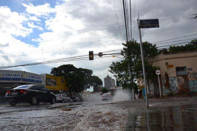 Chuva de 43,3 mil&iacute;metros em uma hora provoca preocupa&ccedil;&atilde;o