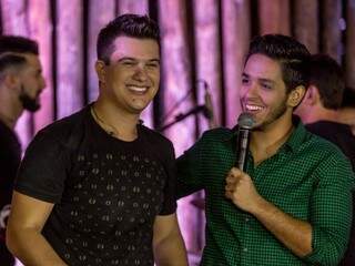 A dupla Hugo e Guilherme canta em Coxim (Foto: Divulgação)