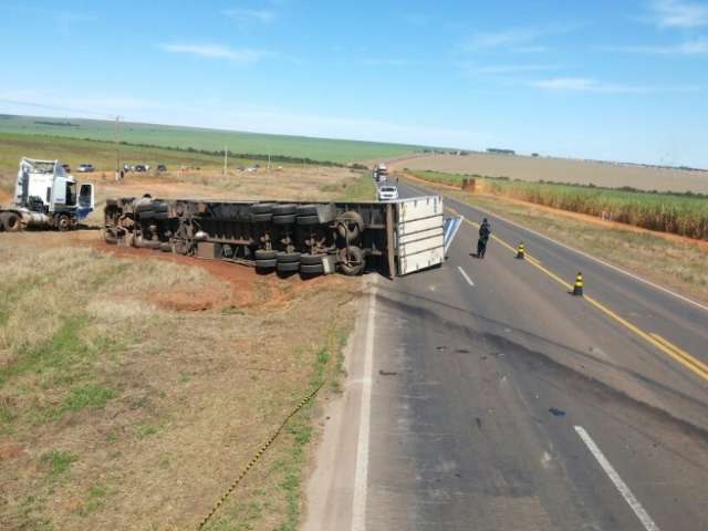 Ultrapassagem mal sucedida causou morte na 163 e PRF conteve saque de carga