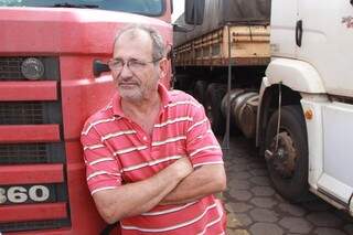 José Olavo diz que com a redução vai ficar mais tranquilo em abastecer aqui. Ele é dono do próprio veículo. (Foto: Fernando Antunes). 