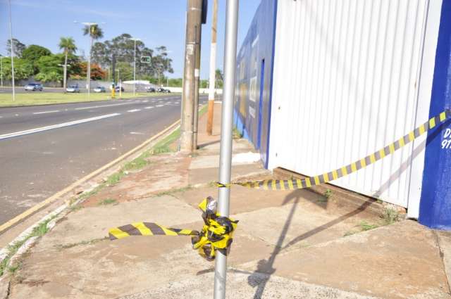 Funcion&aacute;ria de shoppping morre aos 21 anos ap&oacute;s bater moto em poste