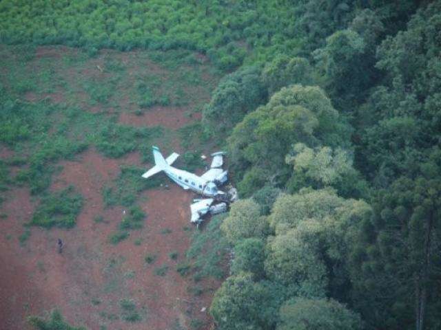 Avi&atilde;o que saiu de Dourados cai no PR, mata 3 e deixa 1 v&iacute;tima grave