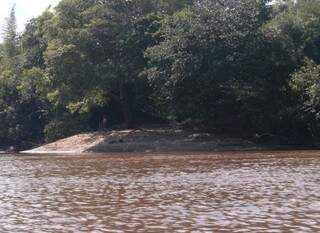 Por causa das chuvas, rio Miranda está cheio e sujo (Foto: Divulgação)
