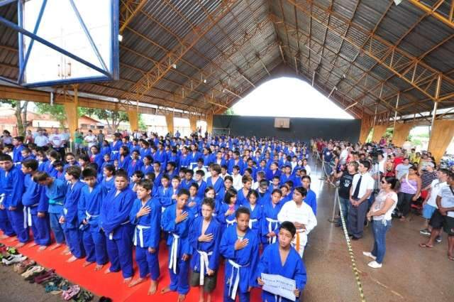 Festival de jud&ocirc; re&uacute;ne 500 estudantes em Dourados