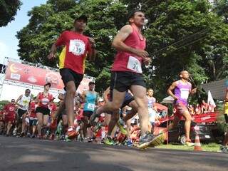 Cerca de 400 corredores participam da terceira edição do BeerRuns (Foto: Fernando Antunes)